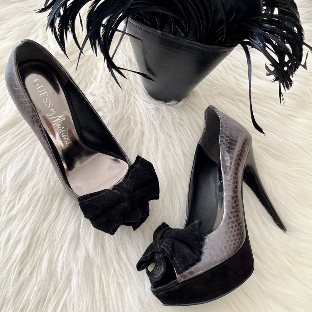Marciano Bow Pumps, size 5.5 - Picture 8 of 8